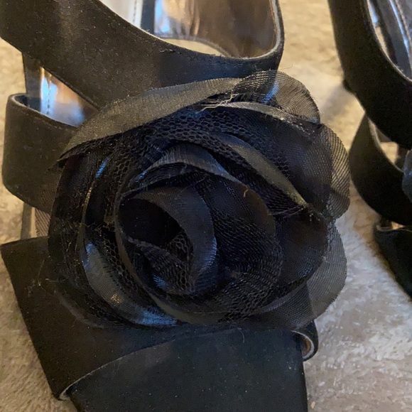 Stunning black, Nina heels with beautiful, unique flower - Picture 2 of 6